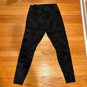 Lululemon Women's Black and Gray Camo Pants Size 14 With Free Lululemon bag
